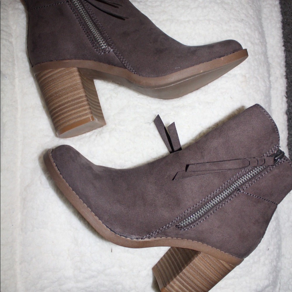 BNIB dolcetta Taupe Grayish Booties